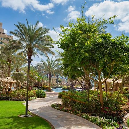 Gorgeous 2Br In Fairmont Apartamento Dubai Exterior foto