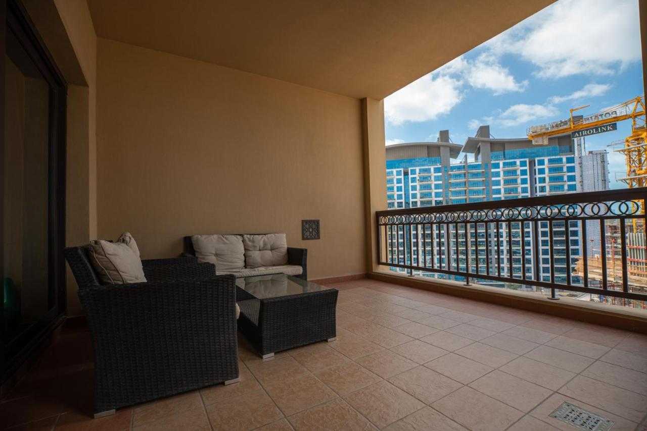 Gorgeous 2Br In Fairmont Apartamento Dubai Exterior foto